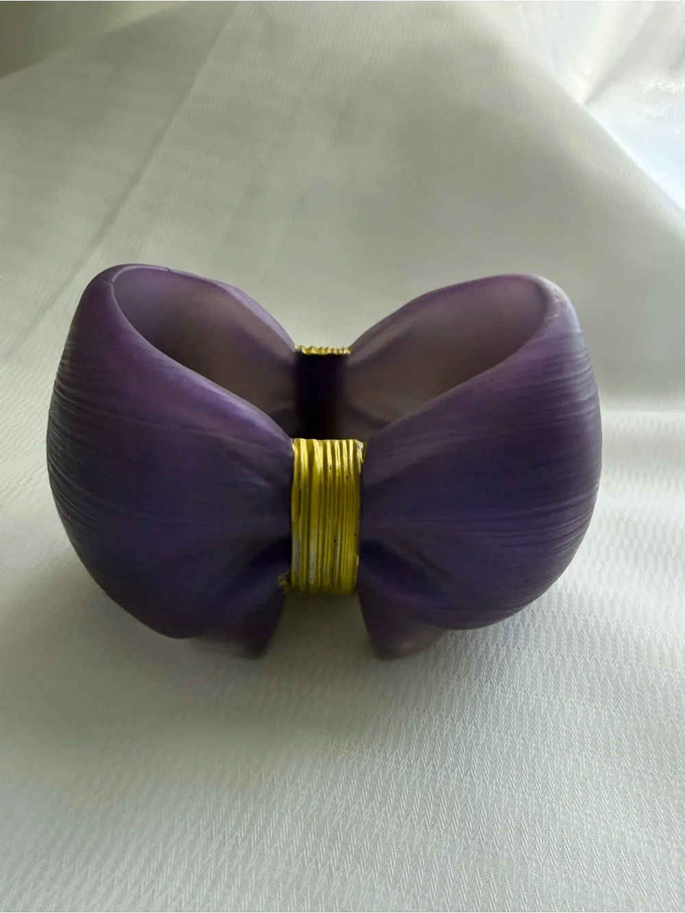 Handmade resin bow holder!  4.33”x 3.15”